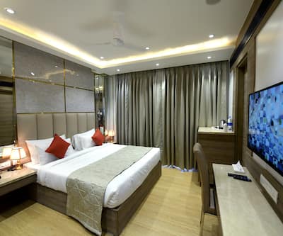 https://imgcld.yatra.com/ytimages/image/upload/t_hotel_yatra_city_desktop/v1568641136/Hotel/New Delhi/00173869/Overview_mWZNIj.jpg